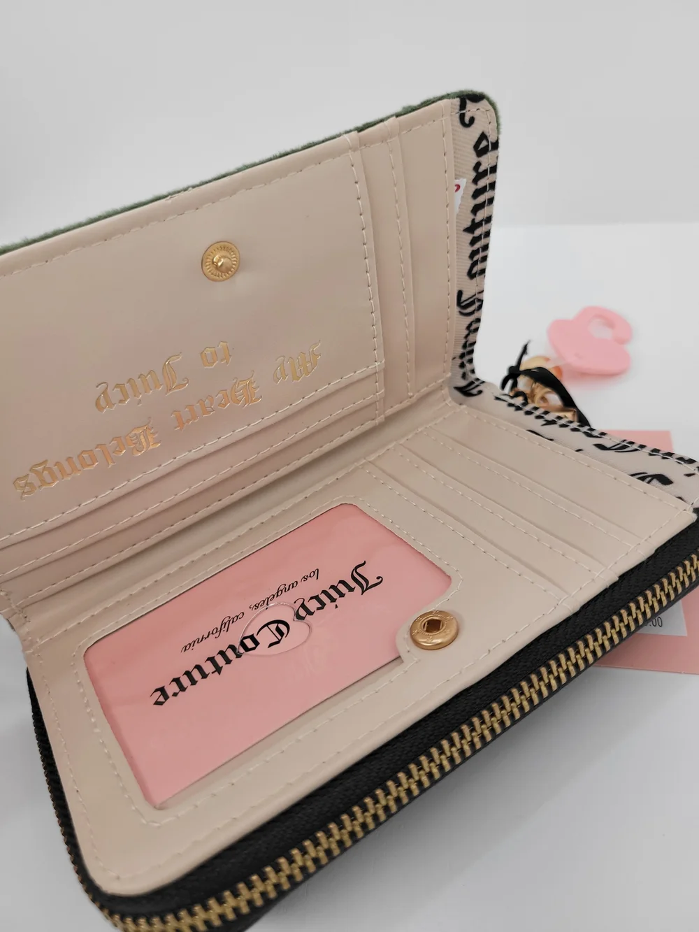 👉✨️Juicy Couture Super  Green Need Nore Juicy  Zip Velour Wallet